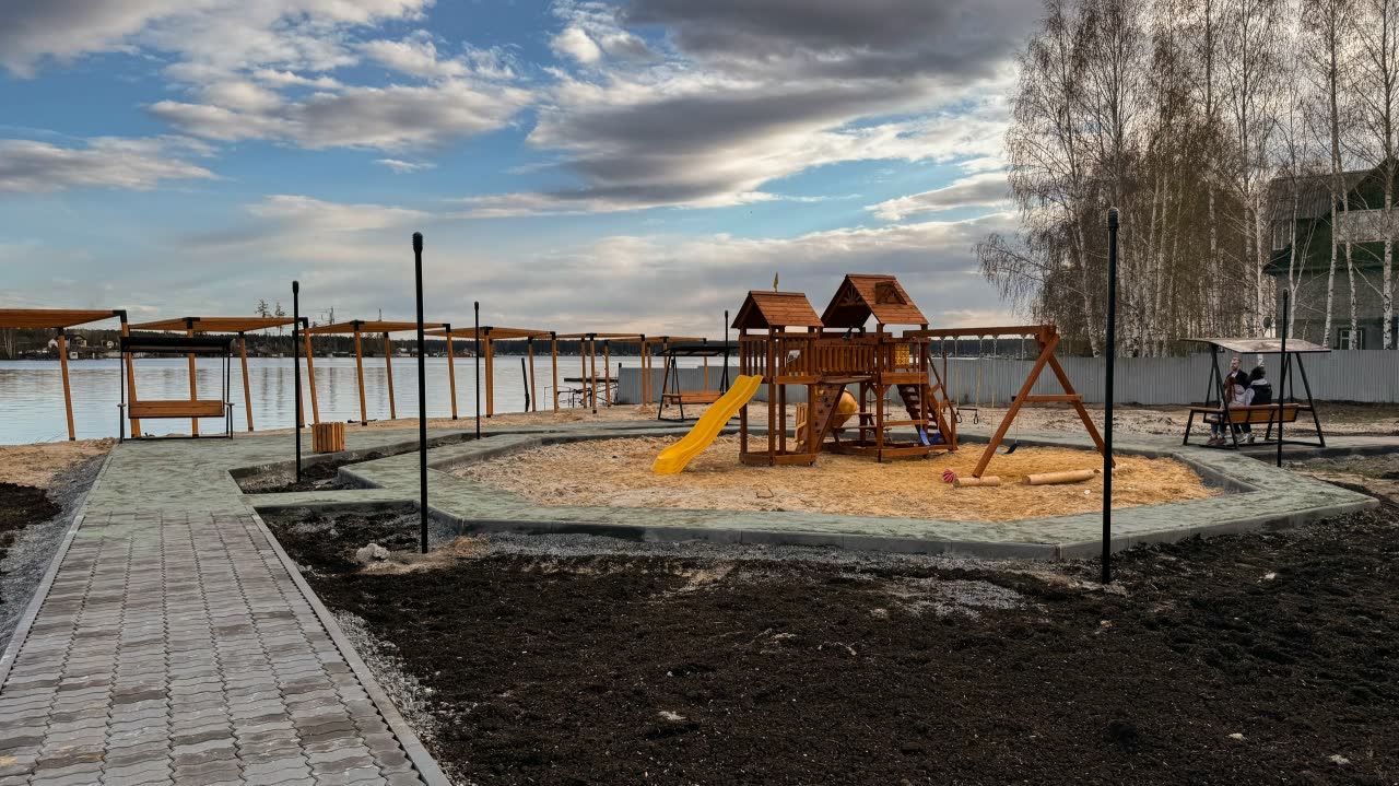 Детская площадка у пляжа